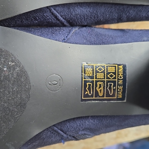 JOURNEE COLLECTION Navy Blue Faux Suede Booties. Size 6.  Like New! - Picture 10 of 11